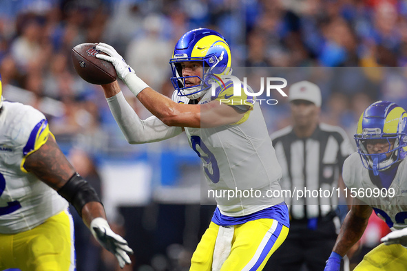 DETROIT,MICHIGAN-SEPTEMBER 8:  Quarterback Matthew Stafford (9) of the Los Angeles Rams catches the snap during a game between the Detroit L...