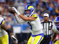 DETROIT,MICHIGAN-SEPTEMBER 8:  Quarterback Matthew Stafford (9) of the Los Angeles Rams catches the snap during a game between the Detroit L...