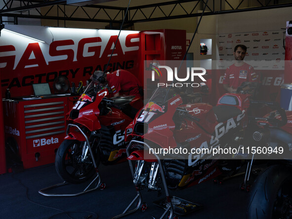 Pedro Acosta (Spa-GASGAS Factory Racing) in the GasGas box during the MotoGP Test at Misano World Circuit Marco Simoncelli in Misano Adriati...