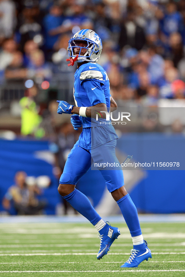 DETROIT,MICHIGAN-SEPTEMBER 8:  Wide receiver Jameson Williams (9) of the Detroit Lions runs on the field during a game between the Detroit L...