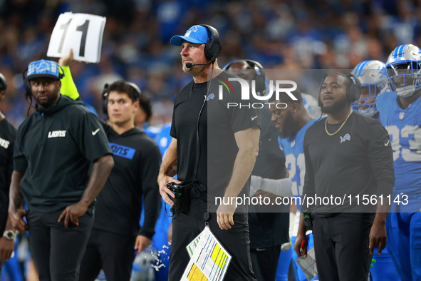 DETROIT,MICHIGAN-SEPTEMBER 8:  Detroit Lions head coach Dan Campbell looks on from the sidelinesduring a game between the Detroit Lions and...