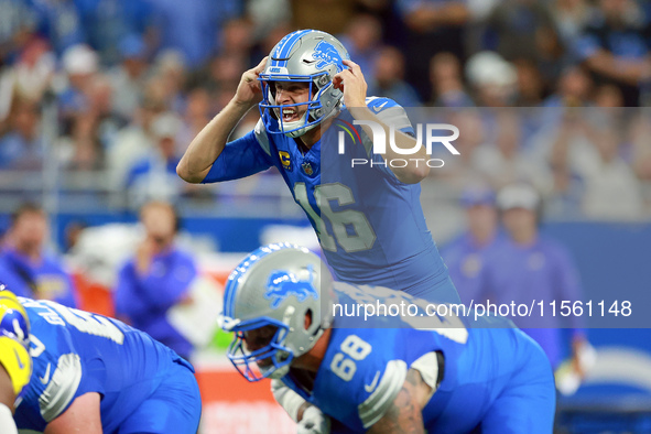 DETROIT,MICHIGAN-SEPTEMBER 8: Quarterback Jared Goff (16) of the Detroit Lions calls a play during a game between the Detroit Lions and the...