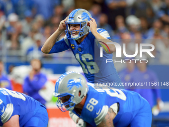 DETROIT,MICHIGAN-SEPTEMBER 8: Quarterback Jared Goff (16) of the Detroit Lions calls a play during a game between the Detroit Lions and the...