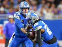 DETROIT,MICHIGAN-SEPTEMBER 8: Quarterback Jared Goff (16) of the Detroit Lions hands the ball to running back Jahmyr Gibbs (26) of the Detro...