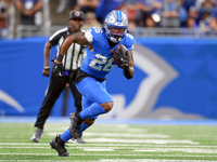 DETROIT,MICHIGAN-SEPTEMBER 8: Running back Jahmyr Gibbs (26) of the Detroit Lions carries the ball  during a game between the Detroit Lions...