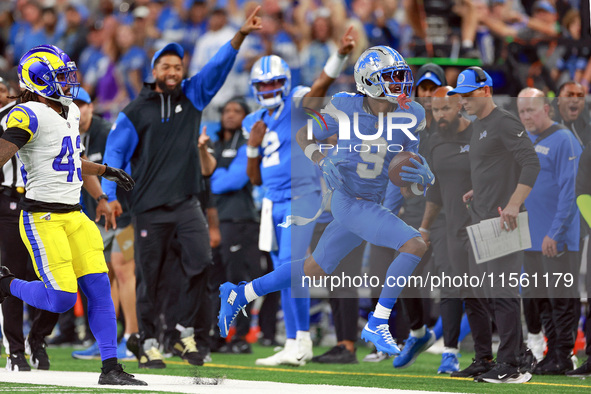 DETROIT,MICHIGAN-SEPTEMBER 8:  Wide receiver Jameson Williams (9) of the Detroit Lions runs the ball under the pressure of safety John Johns...