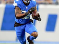 DETROIT,MICHIGAN-SEPTEMBER 8: Running back Jahmyr Gibbs (26) of the Detroit Lions carries the ball  during a game between the Detroit Lions...