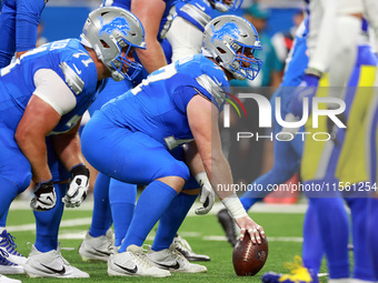 DETROIT,MICHIGAN-SEPTEMBER 8: Center Frank Ragnow (77) of the Detroit Lions prepares to snap the ball  during a game between the Detroit Lio...