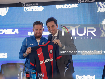 Iker Muniain, the new signing, poses with Marcelo Moretti, President of San Lorenzo de Almagro, during his presentation at Estadio Pedro Bid...