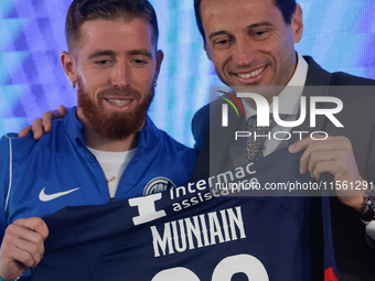 Iker Muniain, the new signing, poses with Marcelo Moretti, President of San Lorenzo de Almagro, during his presentation at Estadio Pedro Bid...