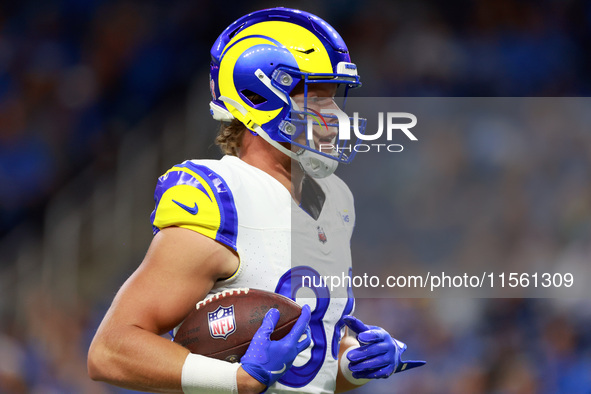 DETROIT,MICHIGAN-SEPTEMBER 8:  Tight end Hunter Long (84) of the Los Angeles Rams of the Los Angeles Rams carries the ball during warmups ah...