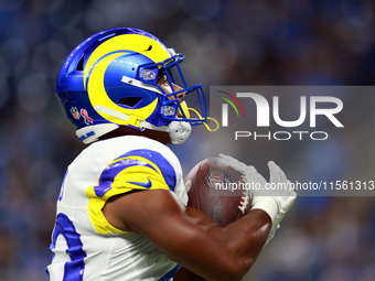 DETROIT,MICHIGAN-SEPTEMBER 8:  Running back Ronnie Rivers (20) of the Los Angeles Rams catches the ball during warmups ahead of a game betwe...