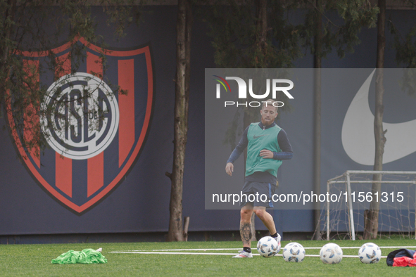 Iker Muniain drives the ball during training on his presentation day as a new player of San Lorenzo de Almagro at Estadio Pedro Bidegain in...