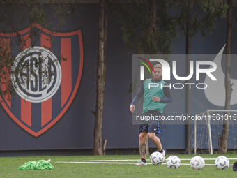 Iker Muniain drives the ball during training on his presentation day as a new player of San Lorenzo de Almagro at Estadio Pedro Bidegain in...