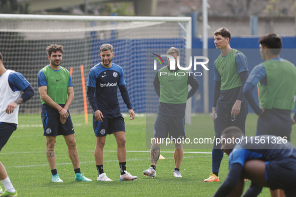 Iker Muniain with his teammates during training on his presentation day as a new player of San Lorenzo de Almagro at Estadio Pedro Bidegain...