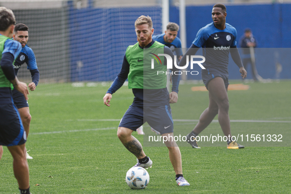 Iker Muniain trains during his presentation day as a new player of San Lorenzo de Almagro at Estadio Pedro Bidegain in Buenos Aires, Argenti...