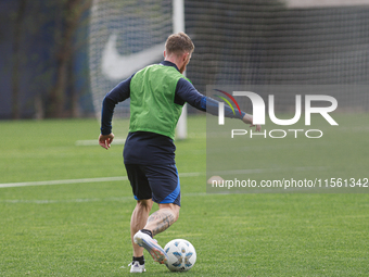 Iker Muniain trains during his presentation day as a new player of San Lorenzo de Almagro at Estadio Pedro Bidegain in Buenos Aires, Argenti...