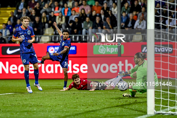 Netherlands player Youri Regeer, Netherlands player Ian Maatsen, and Georgia goalkeeper Luka Kharatishvili during the match between the Neth...