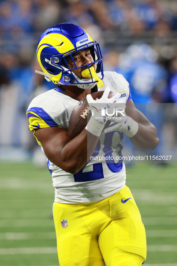 DETROIT,MICHIGAN-SEPTEMBER 8: Los Angeles Rams running back Ronnie Rivers (20) is seen during warmups ahead of a game between the Los Angele...