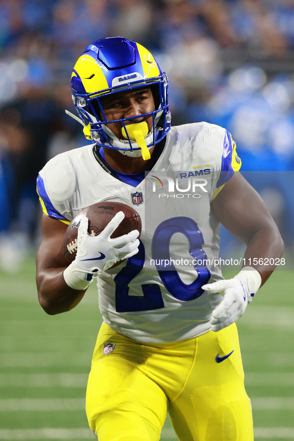 DETROIT,MICHIGAN-SEPTEMBER 8: Los Angeles Rams running back Ronnie Rivers (20) is seen during warmups ahead of a game between the Los Angele...