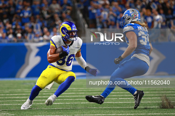 DETROIT,MICHIGAN-SEPTEMBER 8: Los Angeles Rams tight end Colby Parkinson (86) runs the ball against Detroit Lions linebacker Alex Anzalone (...