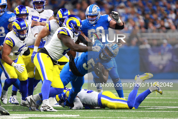 DETROIT,MICHIGAN-SEPTEMBER 8: Detroit Lions running back David Montgomery (5) runs the ball during the first half of an NFL football game be...