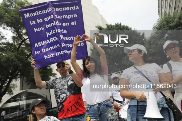 Judiciary workers shout slogans against the Judicial Reform proposed by current President Andres Manuel Lopez Obrador while demonstrating ou...