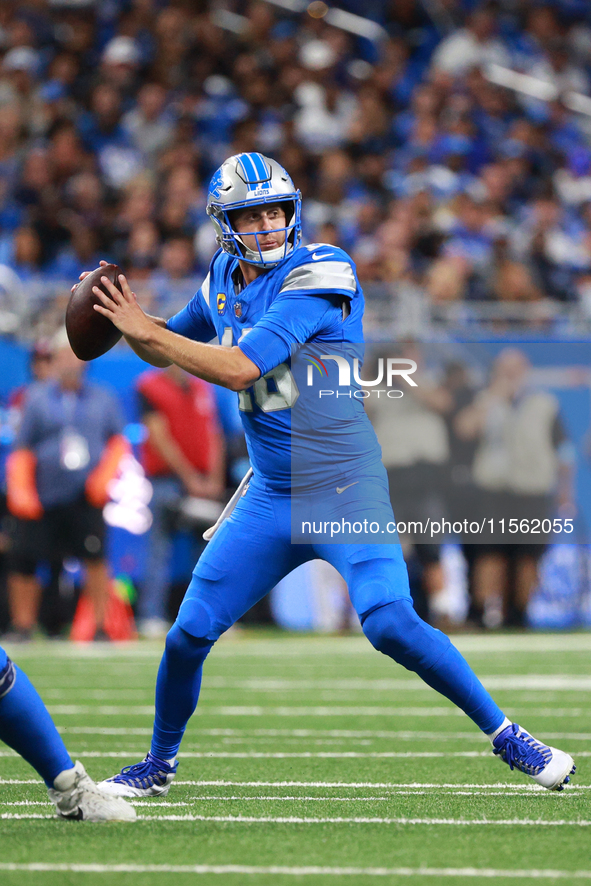 DETROIT,MICHIGAN-SEPTEMBER 8: Detroit Lions quarterback Jared Goff (16) looks to pass during the first half of an NFL football game between...