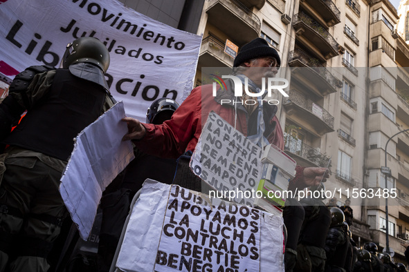 Police repress retirees outside the Argentine National Congress due to President Javier Milei's veto of the increase in pensions in Buenos A...