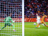 Germany midfielder Florian Wirtz and Netherlands defender Virgil van Dijk during the match between the Netherlands and Germany at the Johan...