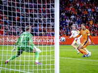 Germany midfielder Florian Wirtz and Netherlands defender Virgil van Dijk during the match between the Netherlands and Germany at the Johan...