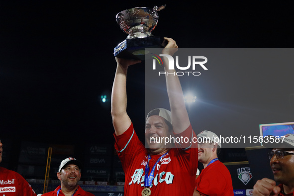 Trevor Bauer #96 of Diablos Rojos lifts the Zaachila Cup after winning the 2024 Mexican Baseball League (LMB) King Series Championship at Es...