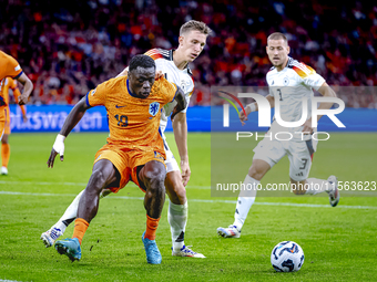 Netherlands forward Brian Brobbey and Germany defender Nico Schlotterbeck during the match between the Netherlands and Germany at the Johan...