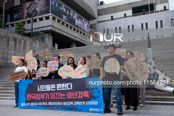 At a press conference organized by the 'Plastic Root Coalition' (a coalition aimed at eradicating plastic pollution), participants call on t...