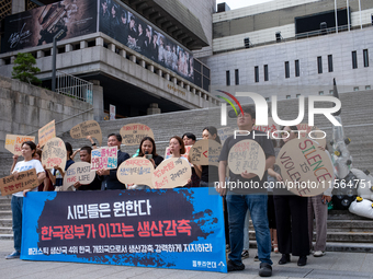 At a press conference organized by the 'Plastic Root Coalition' (a coalition aimed at eradicating plastic pollution), participants call on t...