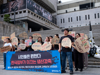 At a press conference organized by the 'Plastic Root Coalition' (a coalition aimed at eradicating plastic pollution), participants call on t...