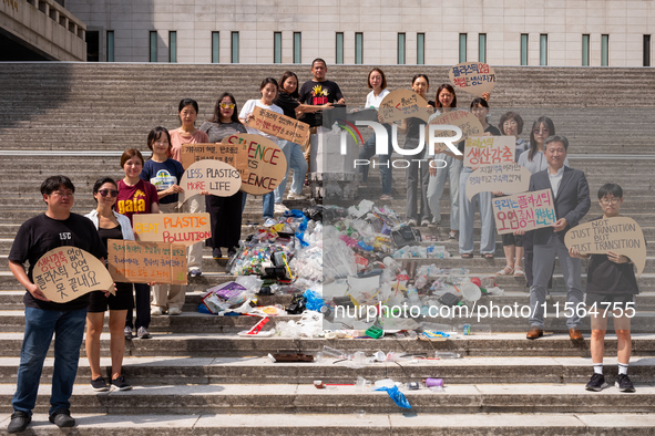 At a press conference organized by the 'Plastic Root Coalition' (a coalition aimed at eradicating plastic pollution), participants call on t...