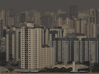 Dry weather and a layer of pollution cover the sky in Sao Paulo, Brazil, on the morning of September 11, 2024. Sao Paulo wakes up with worry...