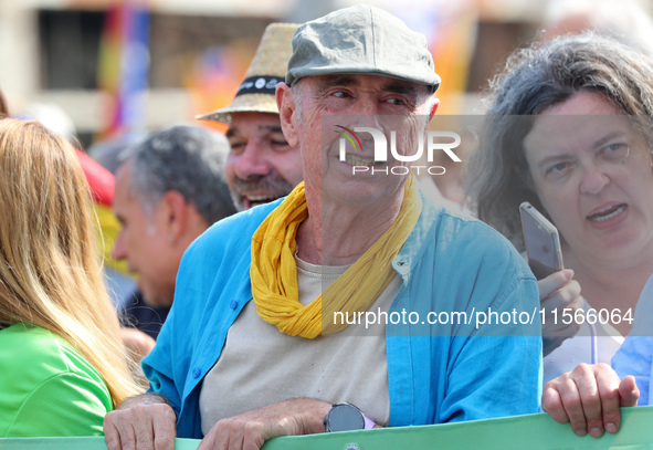 The National Day of Catalonia demonstration records the participation of 70,000 people, the lowest number since the beginning of the Catalan...