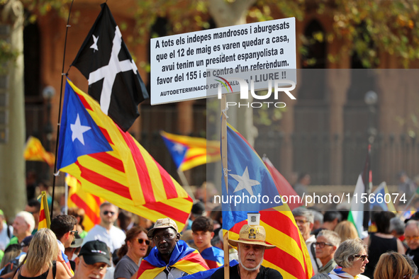 The National Day of Catalonia demonstration records the participation of 70,000 people, the lowest number since the beginning of the Catalan...