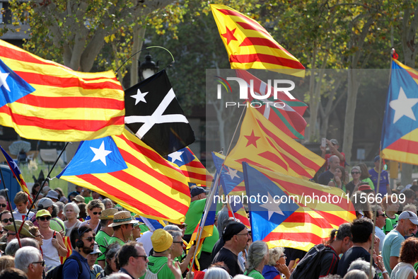 The National Day of Catalonia demonstration records the participation of 70,000 people, the lowest number since the beginning of the Catalan...