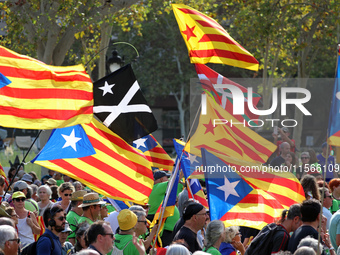 The National Day of Catalonia demonstration records the participation of 70,000 people, the lowest number since the beginning of the Catalan...