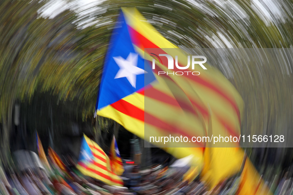 The National Day of Catalonia demonstration records the participation of 70,000 people, the lowest number since the beginning of the Catalan...