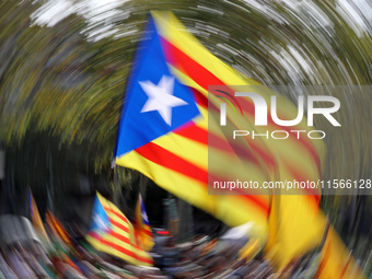 The National Day of Catalonia demonstration records the participation of 70,000 people, the lowest number since the beginning of the Catalan...