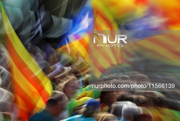 The National Day of Catalonia demonstration records the participation of 70,000 people, the lowest number since the beginning of the Catalan...