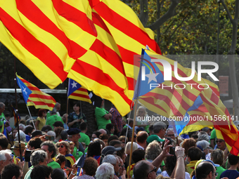 The National Day of Catalonia demonstration records the participation of 70,000 people, the lowest number since the beginning of the Catalan...