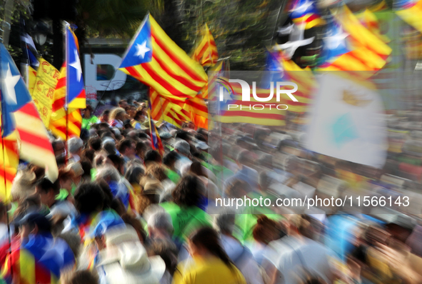 The National Day of Catalonia demonstration records the participation of 70,000 people, the lowest number since the beginning of the Catalan...