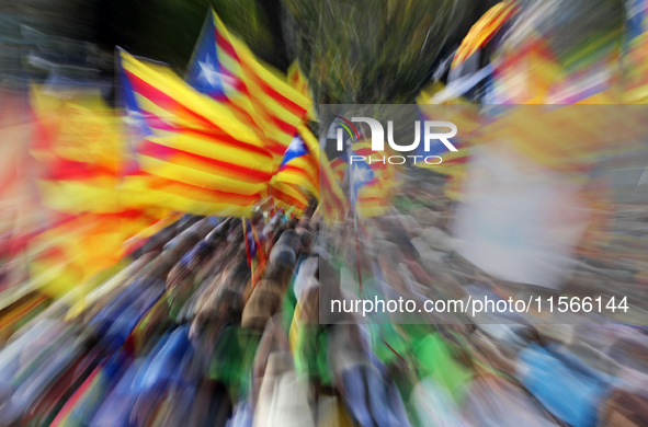 The National Day of Catalonia demonstration records the participation of 70,000 people, the lowest number since the beginning of the Catalan...