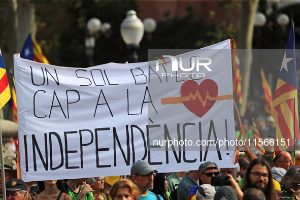 The National Day of Catalonia demonstration records the participation of 70,000 people, the lowest number since the beginning of the Catalan...