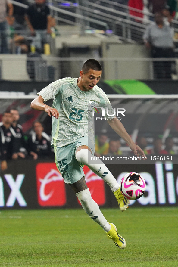 Roberto Alvarado #25 of Mexico controls the ball during the international friendly match between Mexico and Canada at AT&T Stadium in Mexico...